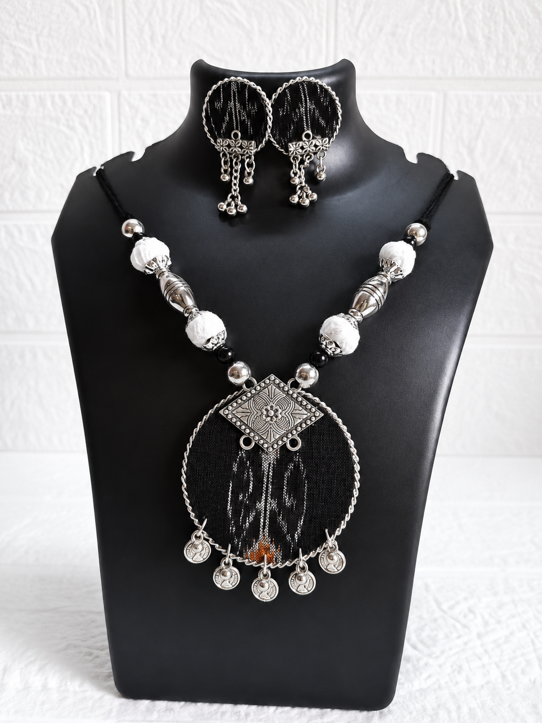 Black Medium Necklace Set With Earrings