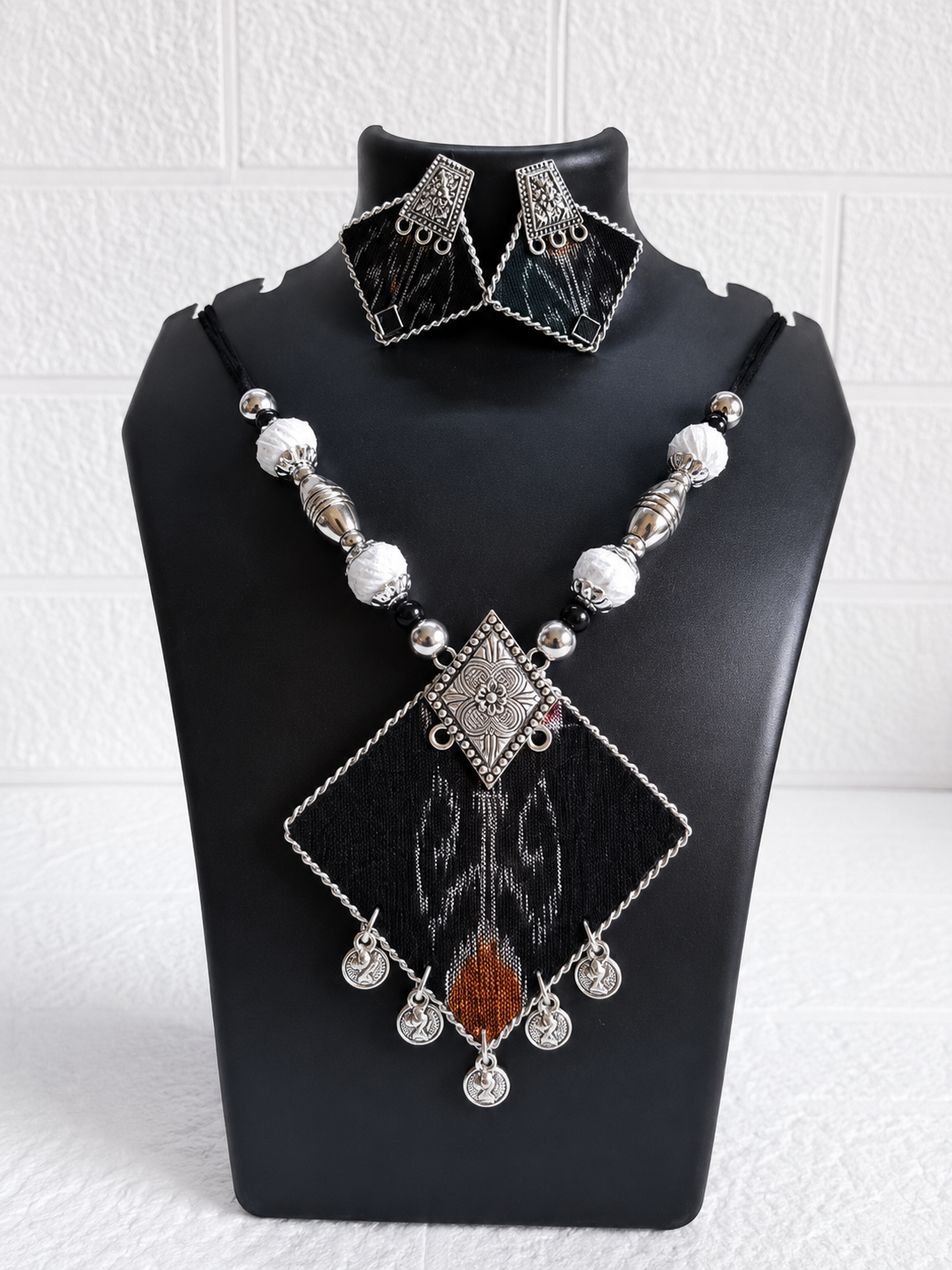 Black Medium Necklace Set With Earrings