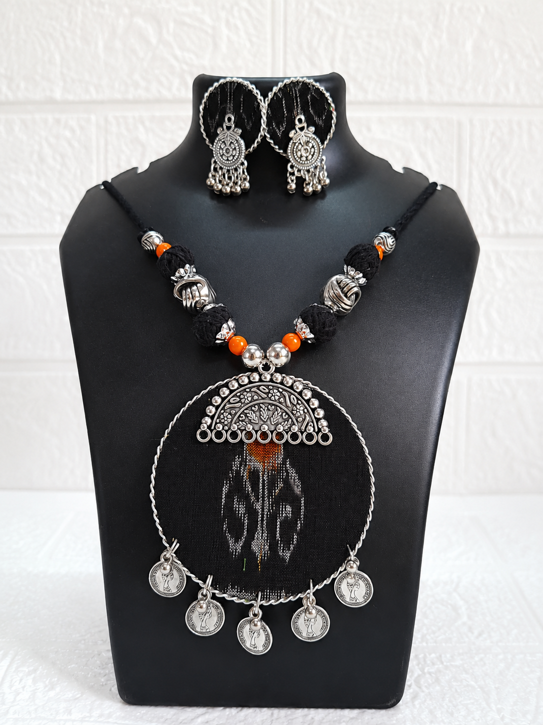 Black Large Round Necklace Set With Earrings