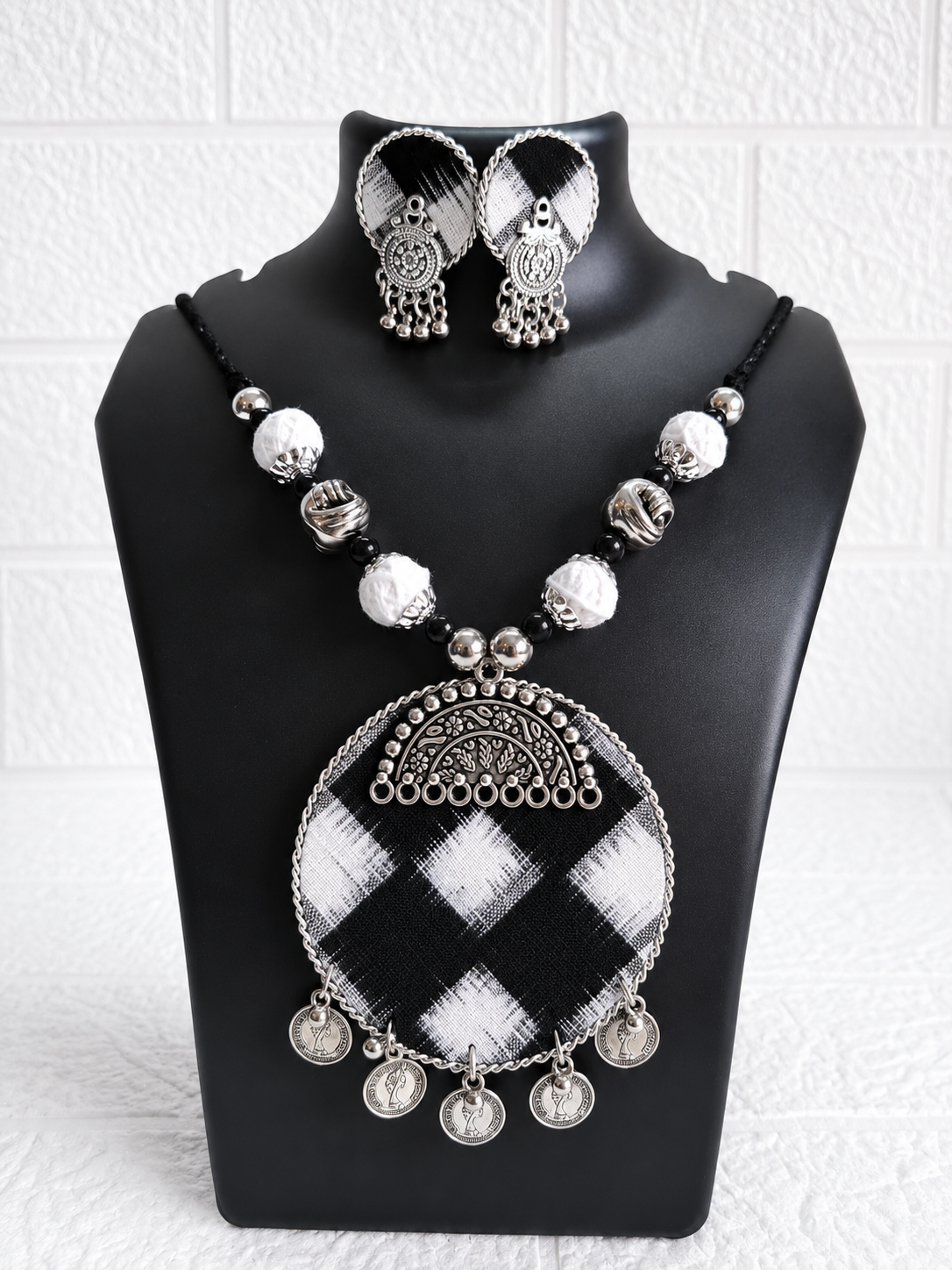 Black Large Round Necklace Set With Earrings