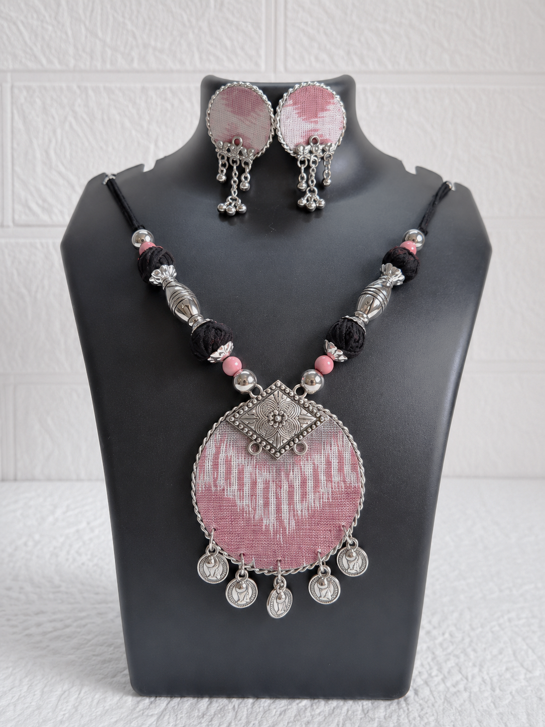 Pink Medium Round Sambalpuri Fabric Necklace Set With Earrings