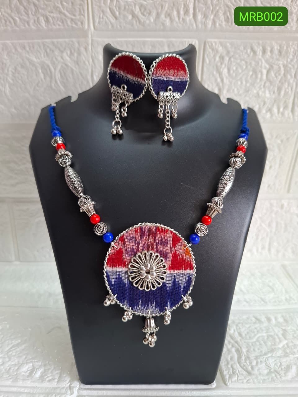 Red & Blue Round Medium Necklace Set With Earrings